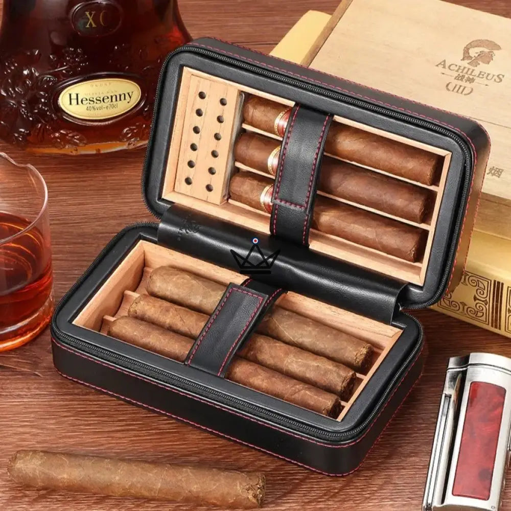 Humidor de cigarros CLINT Original - Cuero negro y cedro español, 6 cigarros, 20,5 × 10,8 × 8,6 cm Humidor de cigarros CLINT Original - Cuero negro y cedro español, 6 cigarros, 20,5 × 10,8 × 8,6 cm