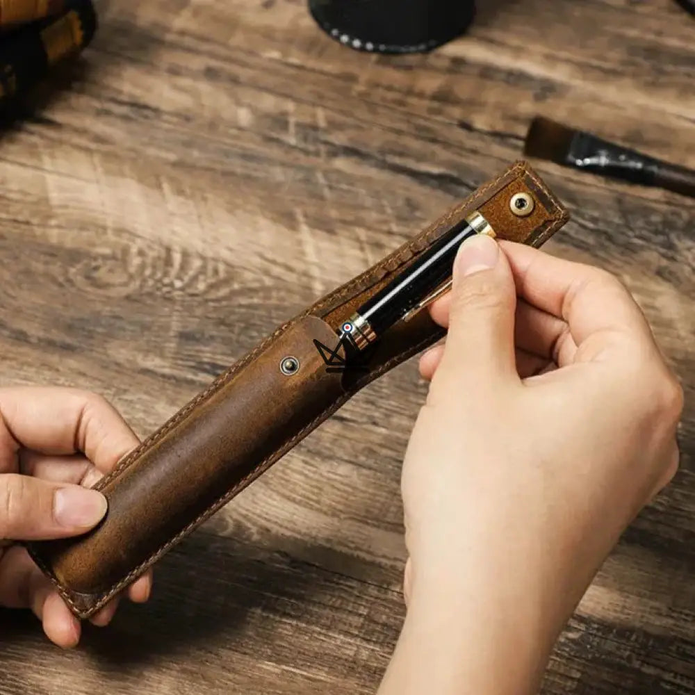 Caso de pluma de fuente de cuero personalizable - Voyageur Valet Caso de pluma de fuente de cuero personalizable - Voyageur Valet