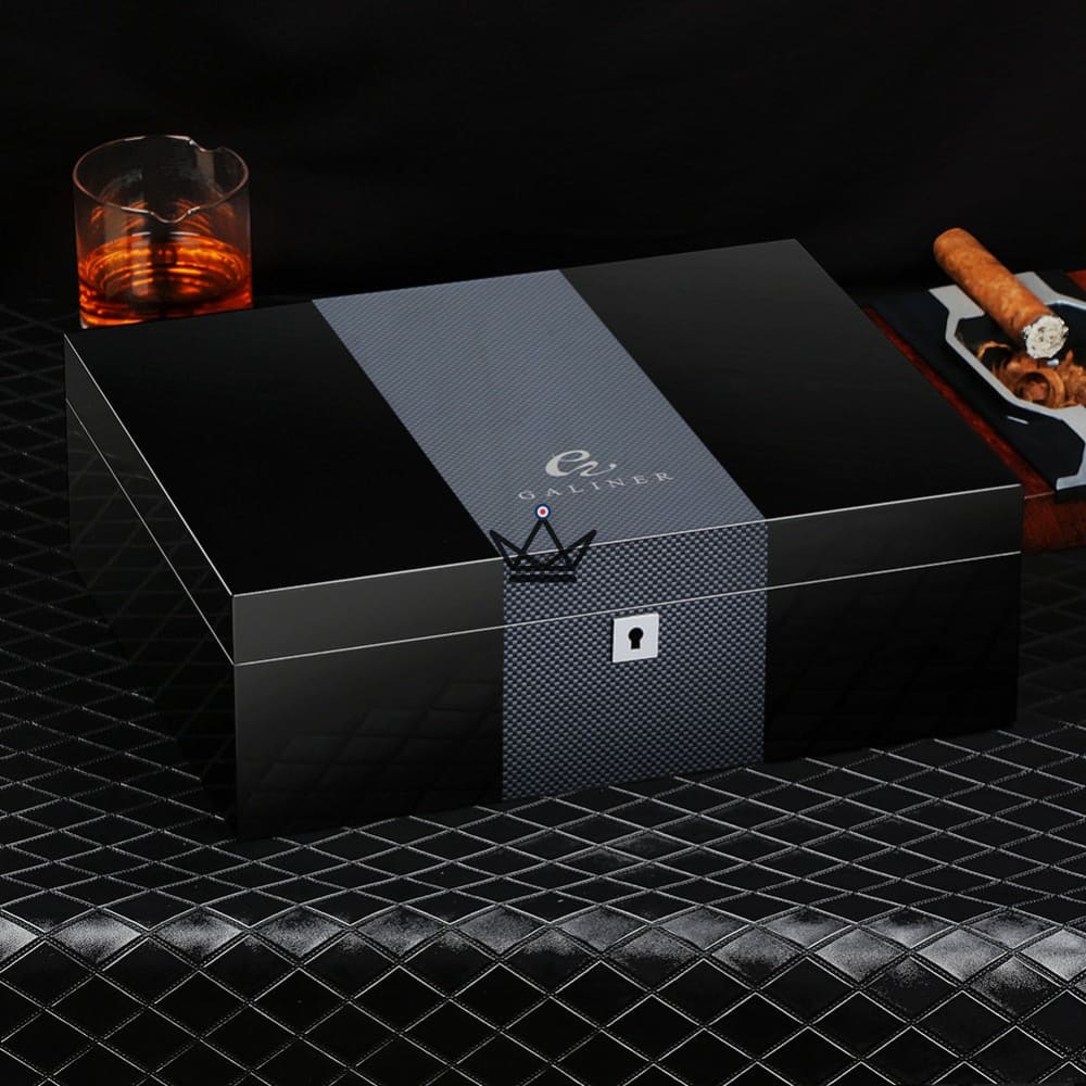 DUAL CARBON Cigar Humidor — carbon fiber & Spanish cedar, 70 cigars, lock, aerated tray & divider — view 2
