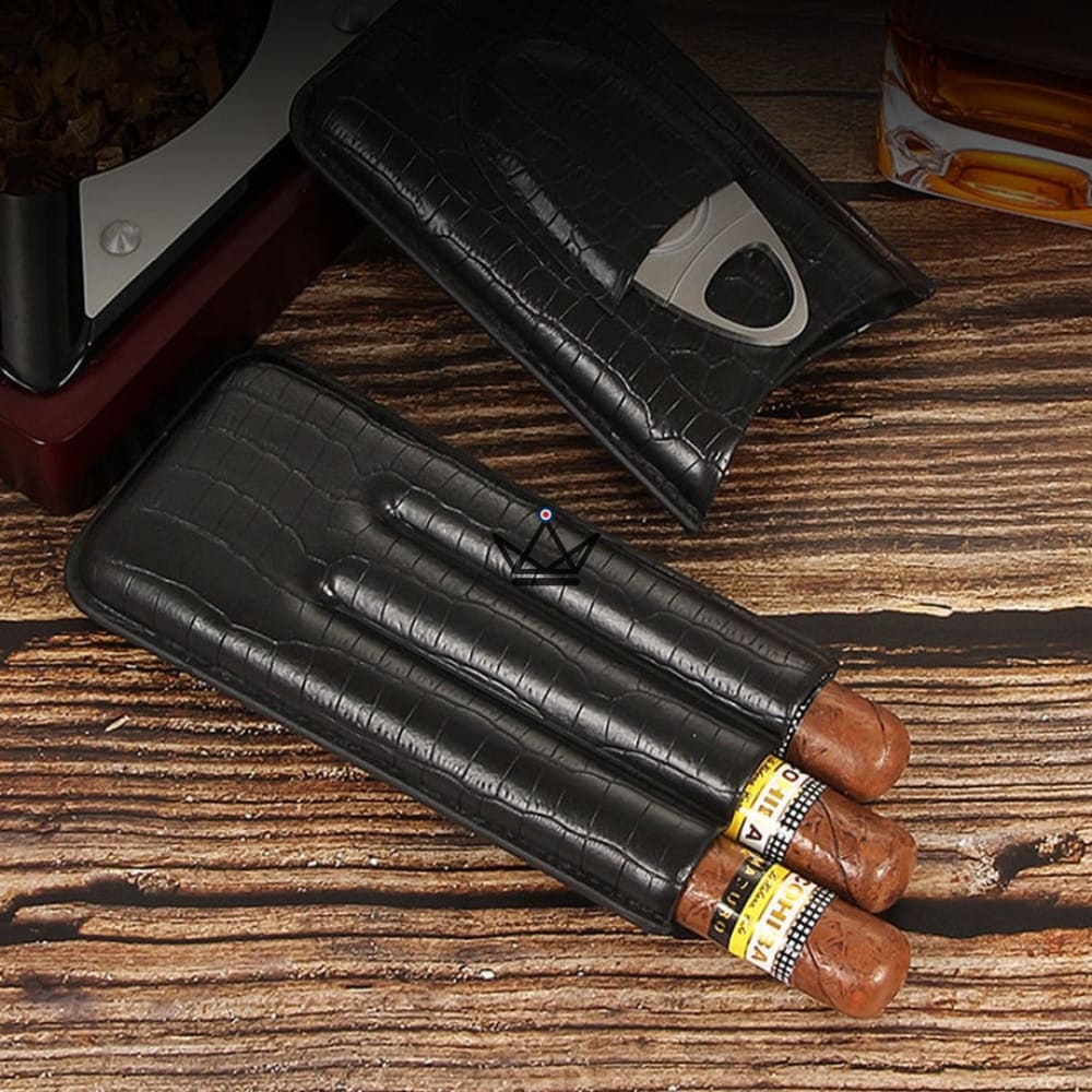 Leather cigar case with cigar cutter - Beast — Black / 3 Cigars