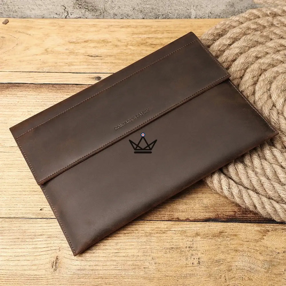 Funda de cuero personalizable para Macbook de 13"-14" - MISSIVE Traveler Funda de cuero personalizable para Macbook de 13"-14" - MISSIVE Traveler