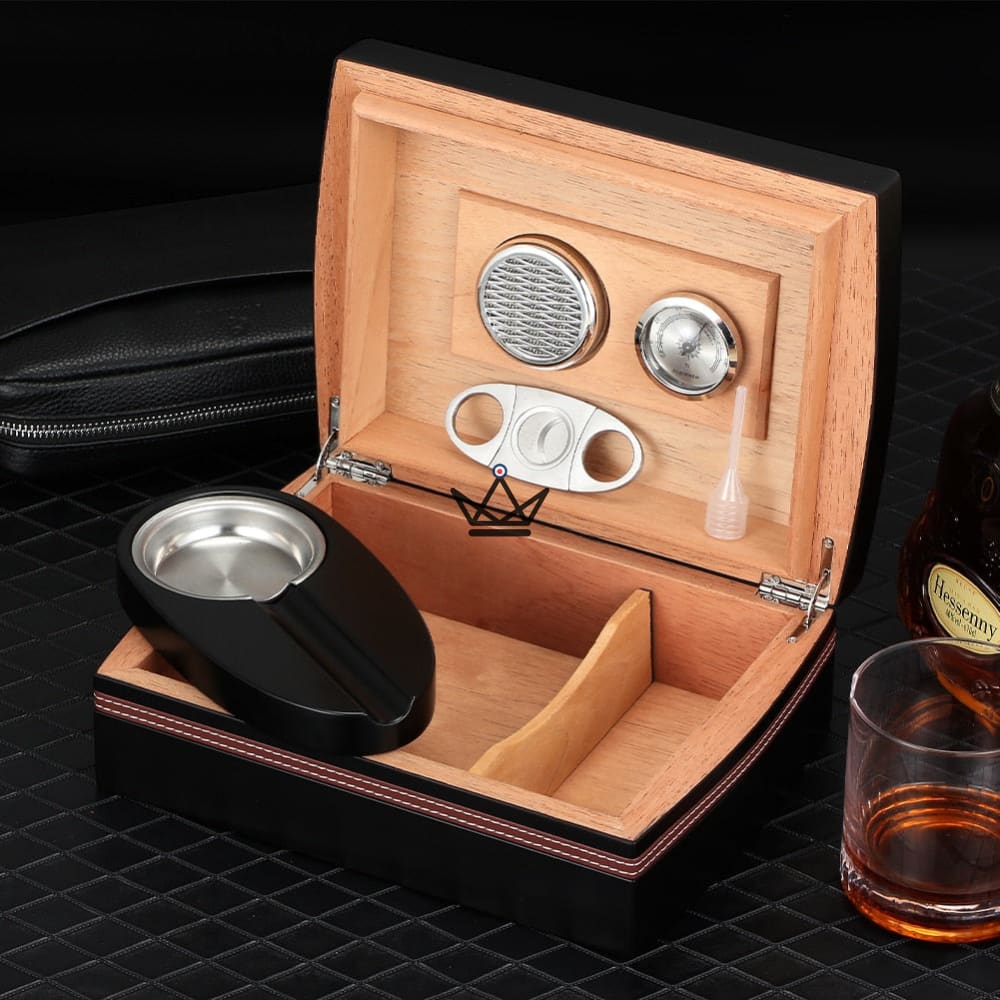 STARS Essential Cigar Humidor — cedar humidor 30 cigars, ashtray, cutter, hygrometer & humidifier — view 6