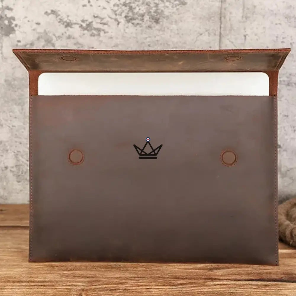 Personalisierbare Macbook-Hülle aus Leder 13"-14" - Voyageur MISSIVE – Ansicht 2