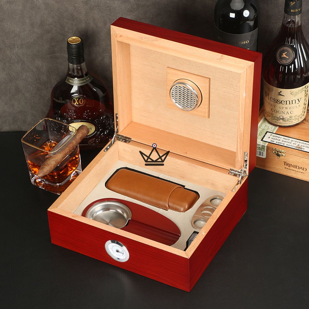 Zigarren-Set FIFTY LUNARIS — Zedernholz Humidor für 50 Zigarren, Zigarrenetui aus Rindsleder für 2 Zigarren, Aschenbecher, Zigarrenschneider, Hygrometer & Befeuchter – Ansicht 3