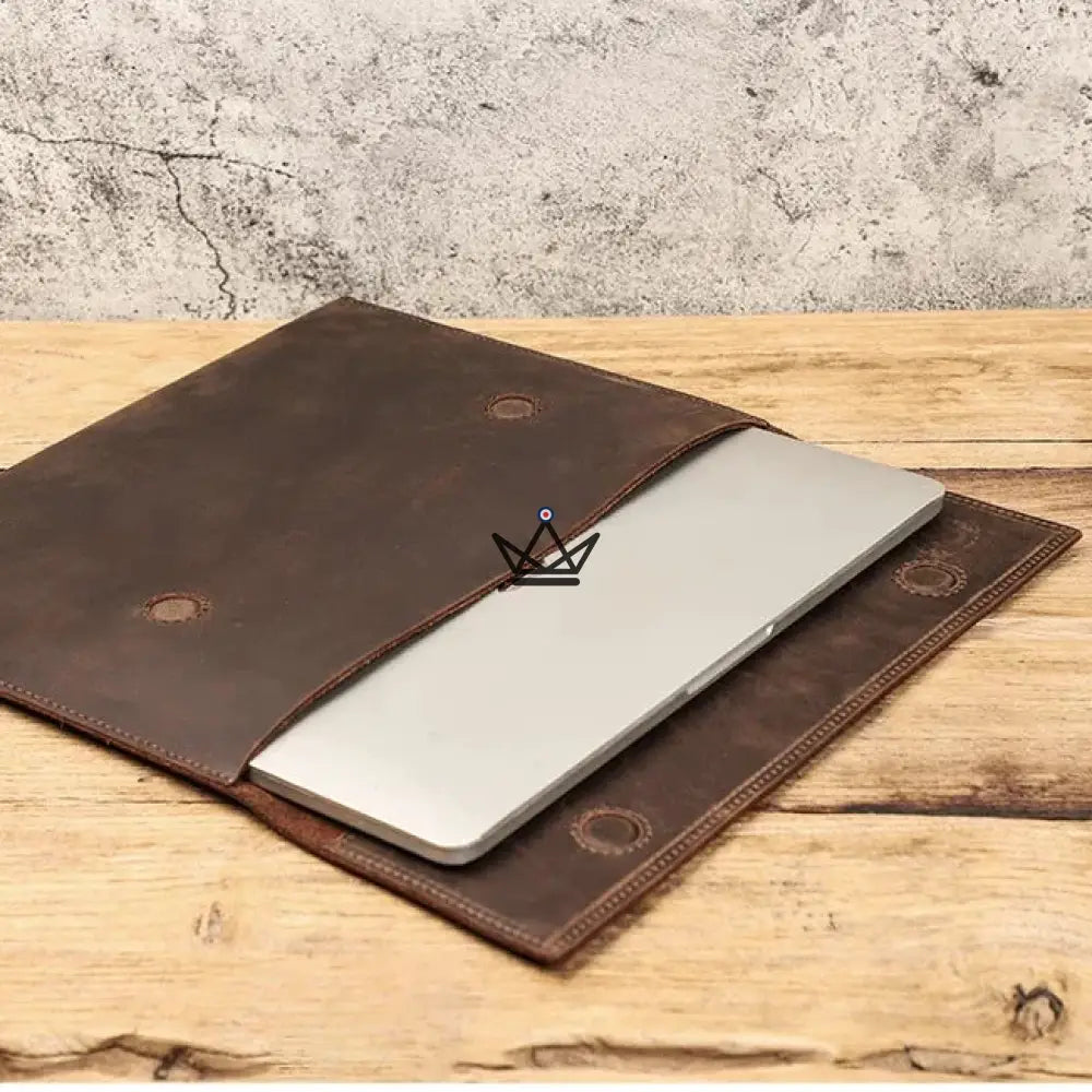 Personalisierbare Macbook-Hülle aus Leder 13"-14" - Voyageur MISSIVE – Ansicht 3