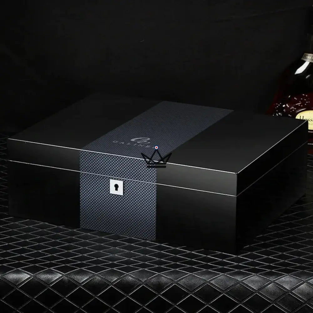 DUAL CARBON Cigar Humidor — carbon fiber & Spanish cedar, 70 cigars, lock, aerated tray & divider — view 6