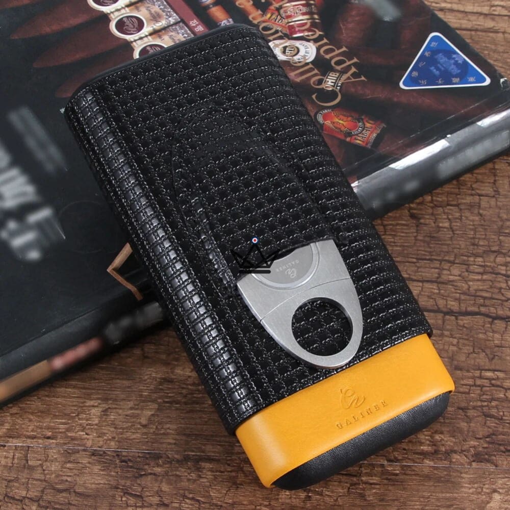 Estuche para cigarros plateado SUNY: cuero de vaca, cedro español y cortapuros incluidos