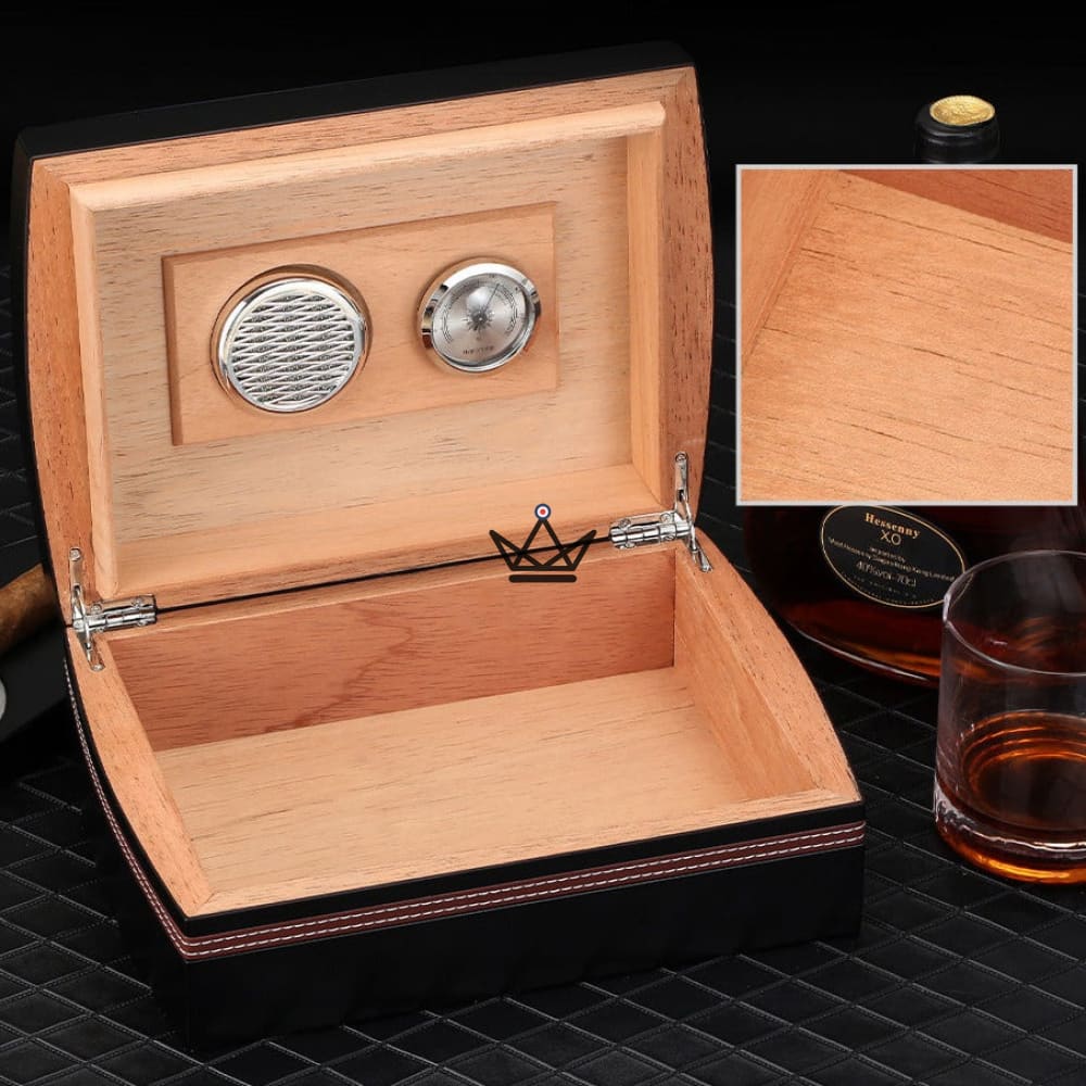 STARS Essential Cigar Humidor — cedar humidor 30 cigars, ashtray, cutter, hygrometer & humidifier — view 7