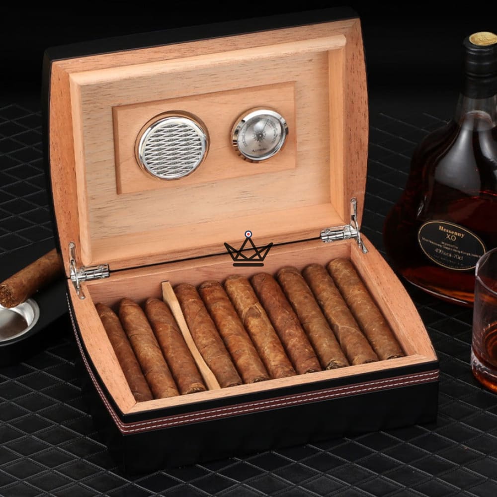 Zigarrenkiste STARS Essential – Zedernholz-Humidor für 30 Zigarren, Aschenbecher, Zigarrenschneider, Hygrometer & Befeuchter – Ansicht 3