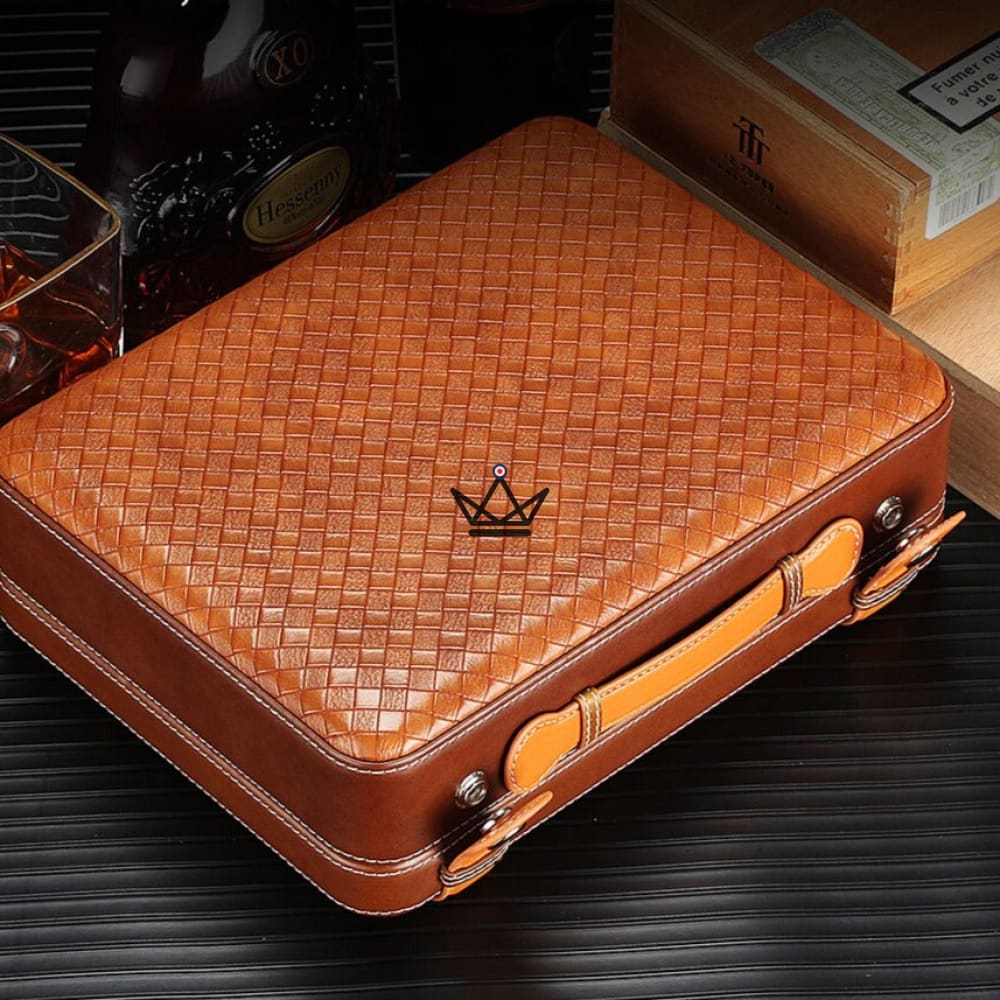 LOUIS XIII travel humidor — leather & cedar, 30 cigars, hygrometer — view 7