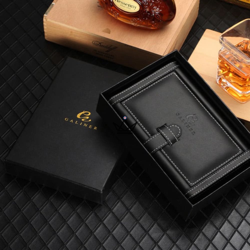 HUTCH Cigar Case — Cow Leather & Cedar, 4 Cigars, 21.5 × 15.2 × 4.2 cm — view 2