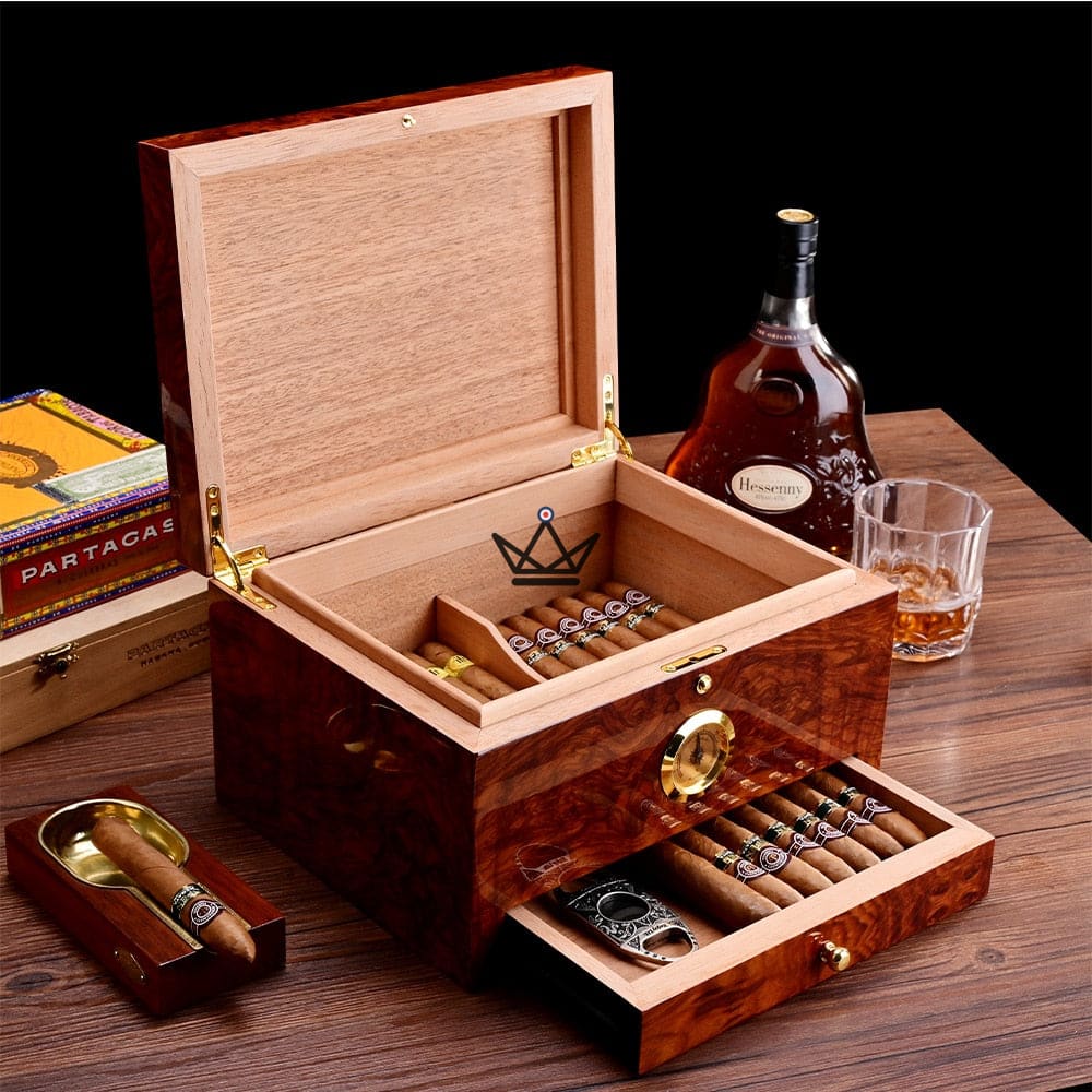 Humidor de cigarros KING ARTHUR Deluxe: lacado, cedro español, higrómetro y cerradura | Lujo Humidor de cigarros KING ARTHUR Deluxe: lacado, cedro español, higrómetro y cerradura | Lujo