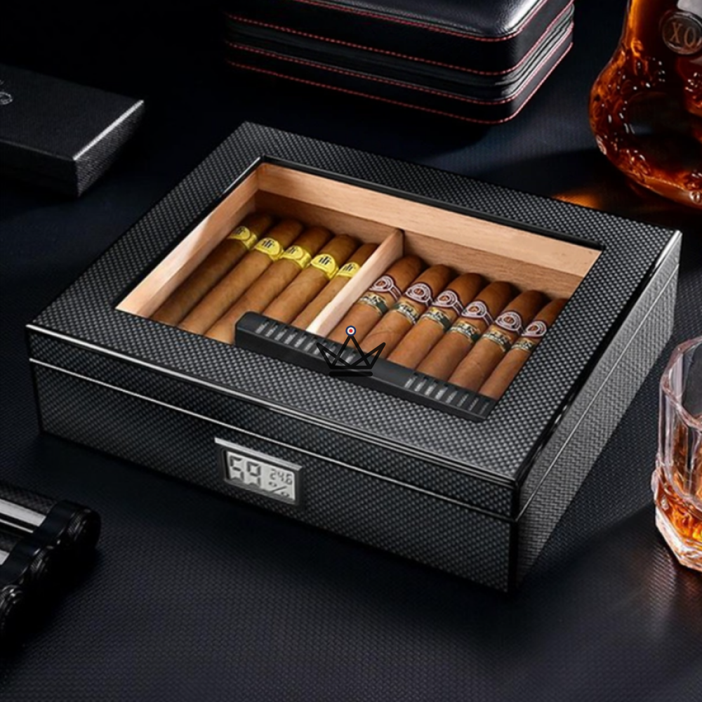 Humidor de cigarros CARBON — fibra de carbono, cedro español y vidrio | 35 cigarros Humidor de cigarros CARBON — fibra de carbono, cedro español y vidrio | 35 cigarros