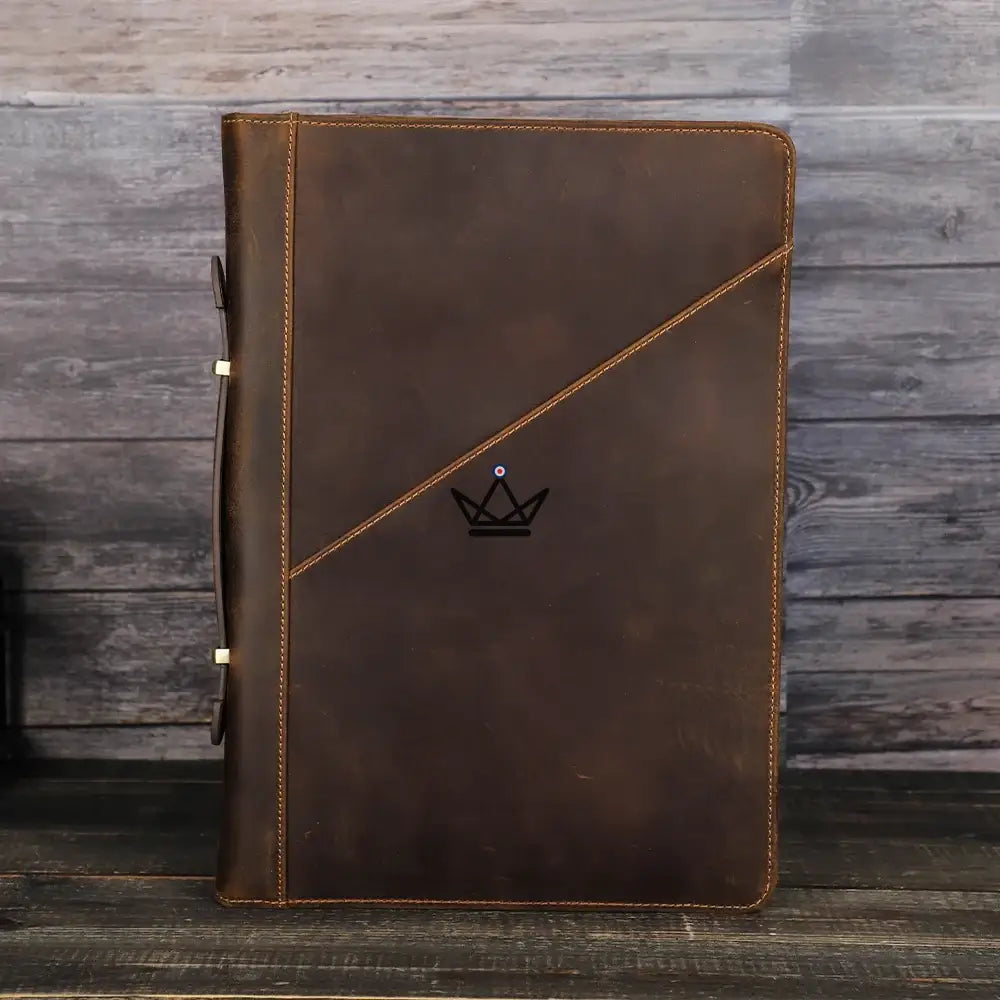 Personalisierbare Macbook-Hülle aus Leder 13"-16" - Voyageur CODEX – Ansicht 4