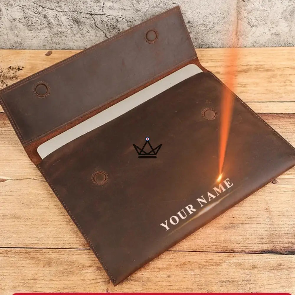 Personalisierbare Macbook-Hülle aus Leder 13"-14" - Voyageur MISSIVE Personalisierbare Macbook-Hülle aus Leder 13"-14" - Voyageur MISSIVE