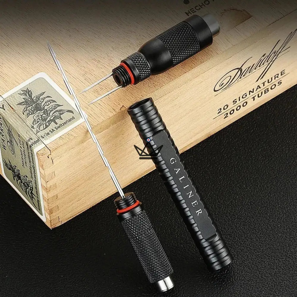 Draw — 2-in-1 Zigarren-Zugwerkzeug, Locher & Nadel aus Edelstahl, Schwarz oder Silber | Inklusive Sammleretui – Ansicht 4