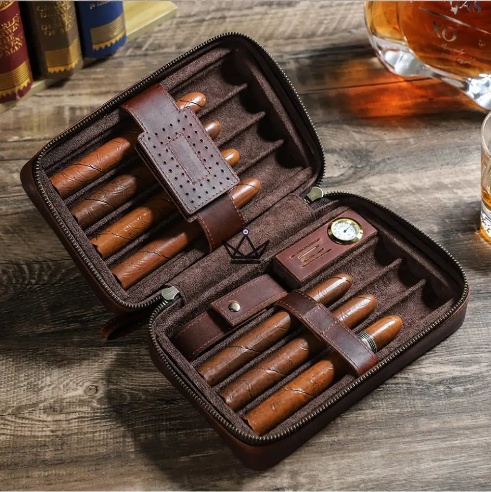 Estuche para cigarros VOYAGEUR SELECTION: cuero chocolate de plena flor, personalizable | Bolsillo interior