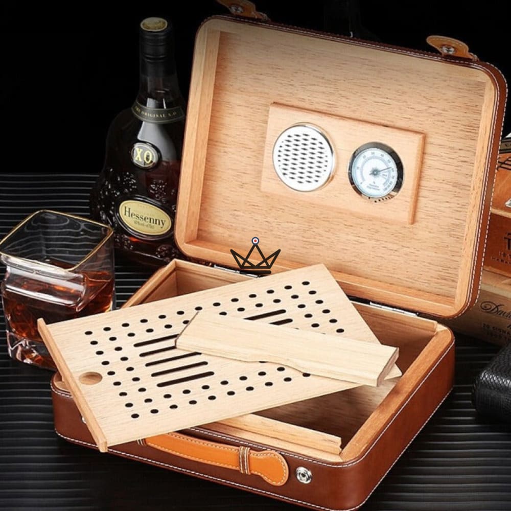 Reise-Zigarrenhumidor LOUIS XIII – Leder & Zedernholz, 30 Zigarren, Hygrometer – Ansicht 6