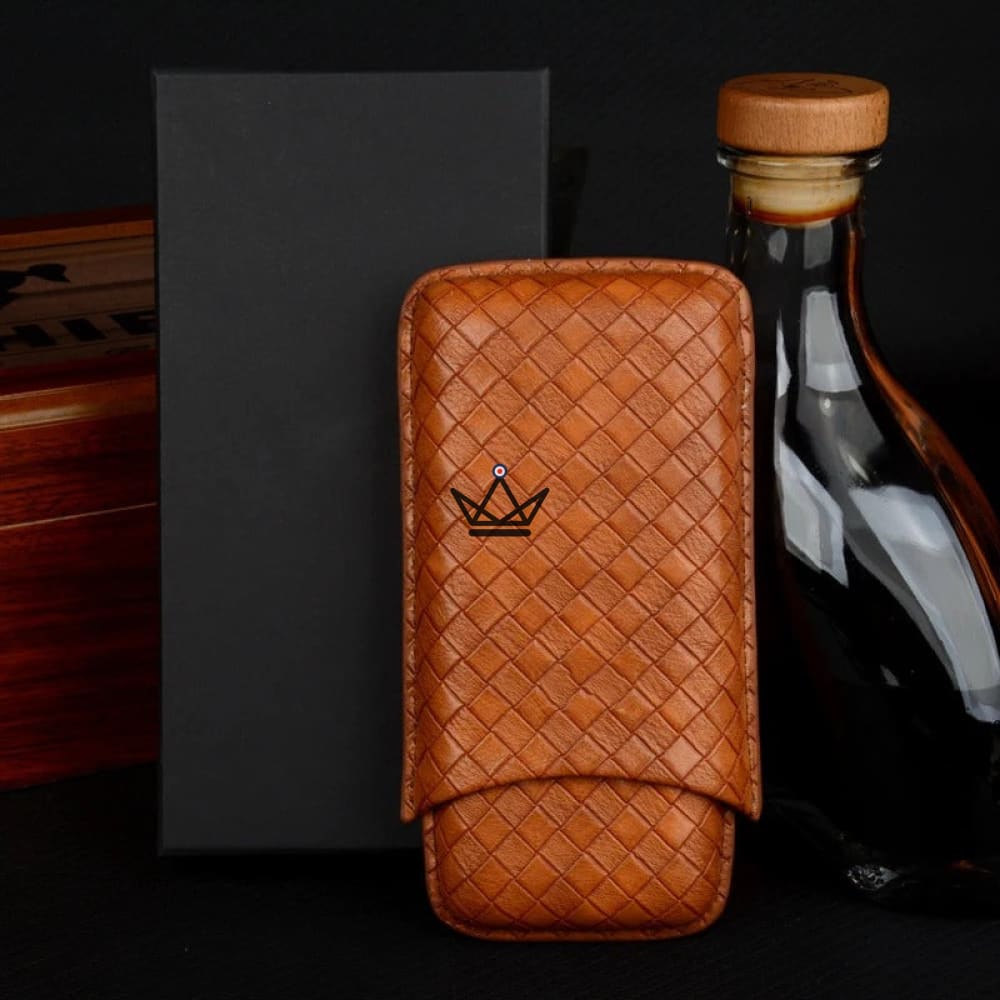 GRID Optimus Cigar Case — braided cowhide leather, 3 cigars 25 mm, textile lining, Black or Brown — view 8