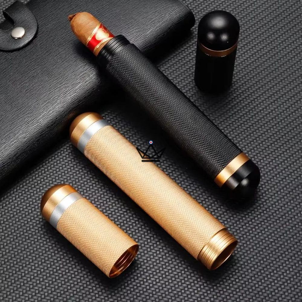 Tubo para cigarros AURORA ZAMAK — Aleación de Zamak, 17,5 × 2,5 cm, Cierre hermético | Oro · Negro Tubo para cigarros AURORA ZAMAK — Aleación de Zamak, 17,5 × 2,5 cm, Cierre hermético | Oro · Negro