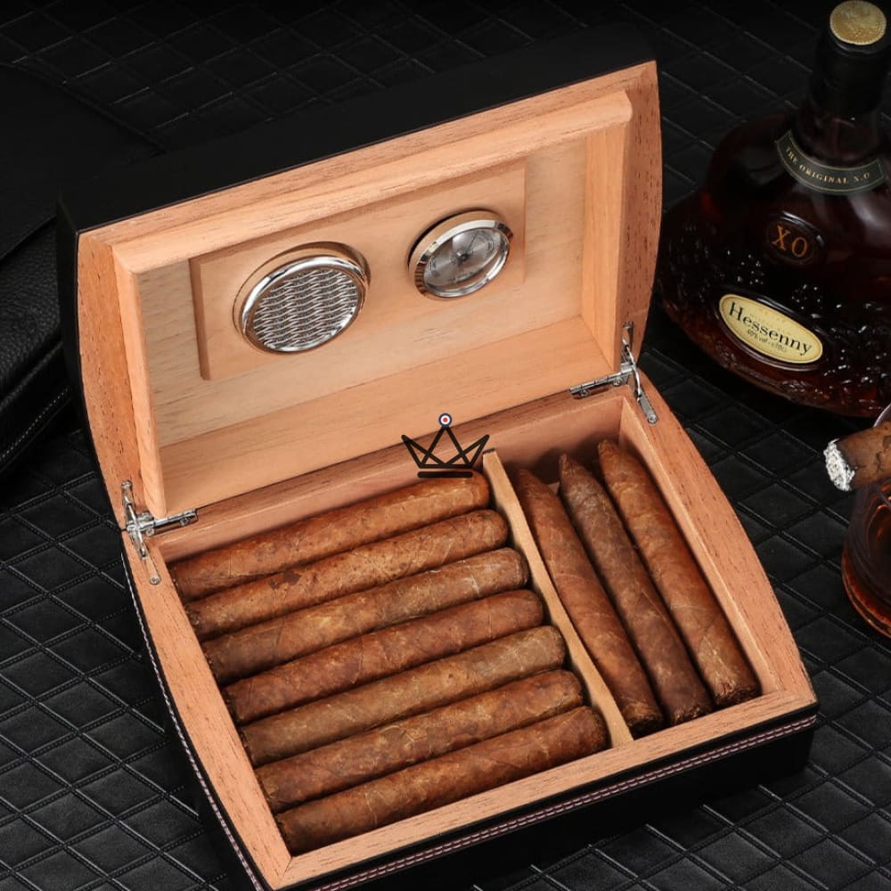 STARS Essential Cigar Humidor — cedar humidor 30 cigars, ashtray, cutter, hygrometer & humidifier — view 4