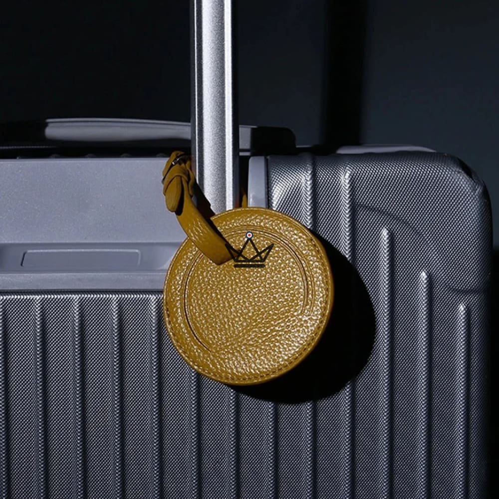 Customizable Leather Luggage Tag – Voyageur Crest — Round ⚫ / Ochre yellow
