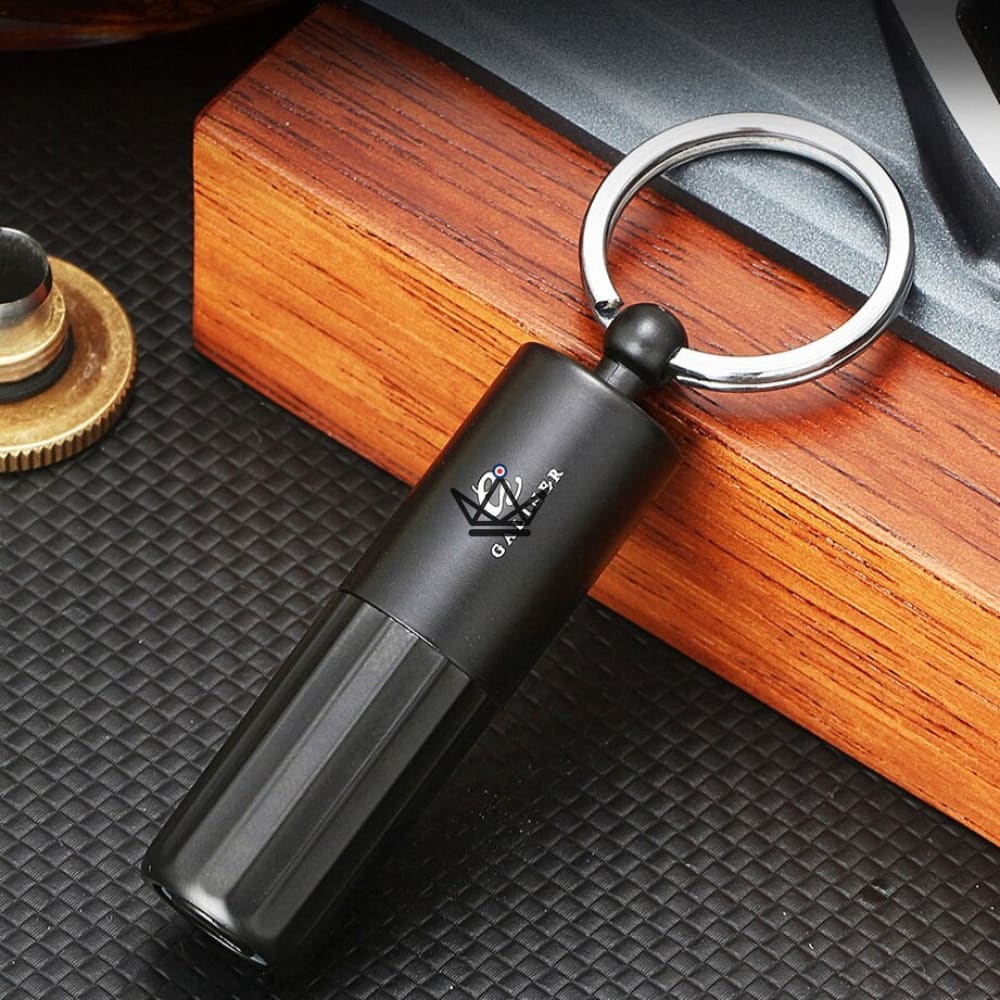 Perforadora de cigarros ZION — Troqueladora de 7 y 9 mm, acero inoxidable y ABS, negro | estuche de colección incluida. Perforadora de cigarros ZION — Troqueladora de 7 y 9 mm, acero inoxidable y ABS, negro | estuche de colección incluida.