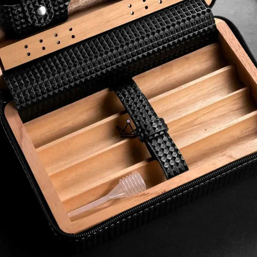 SIGNATURE STYLE Travel Humidor — black silicone leather, Spanish cedar, 5 cigars, digital hygrometer, Solo or Vargas Pack — view 4