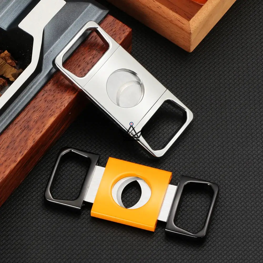 Cortapuros ELITE SQUARE — Guillotina de doble hoja, 24 mm, amarillo o plateado | estuche de colección Cortapuros ELITE SQUARE — Guillotina de doble hoja, 24 mm, amarillo o plateado | estuche de colección