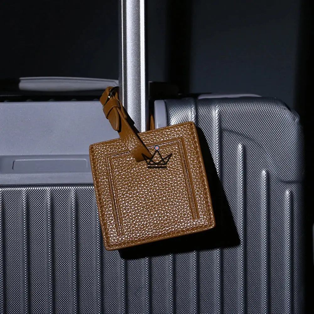 Customizable Leather Luggage Tag – Voyageur Crest — Square ◼️ / Natural Camel
