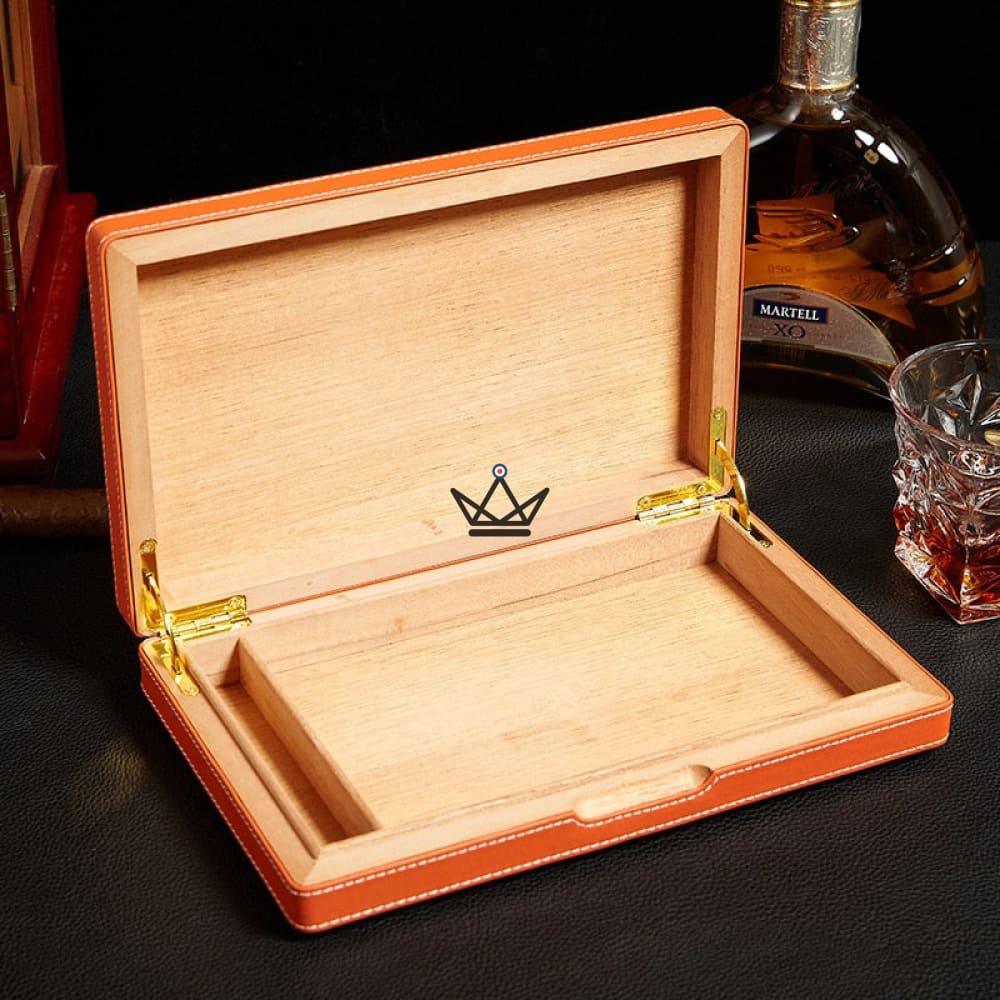 ALPINE Cigar Humidor – genuine chevron-embossed leather, Spanish cedar, 10 cigars, brown or black — view 7