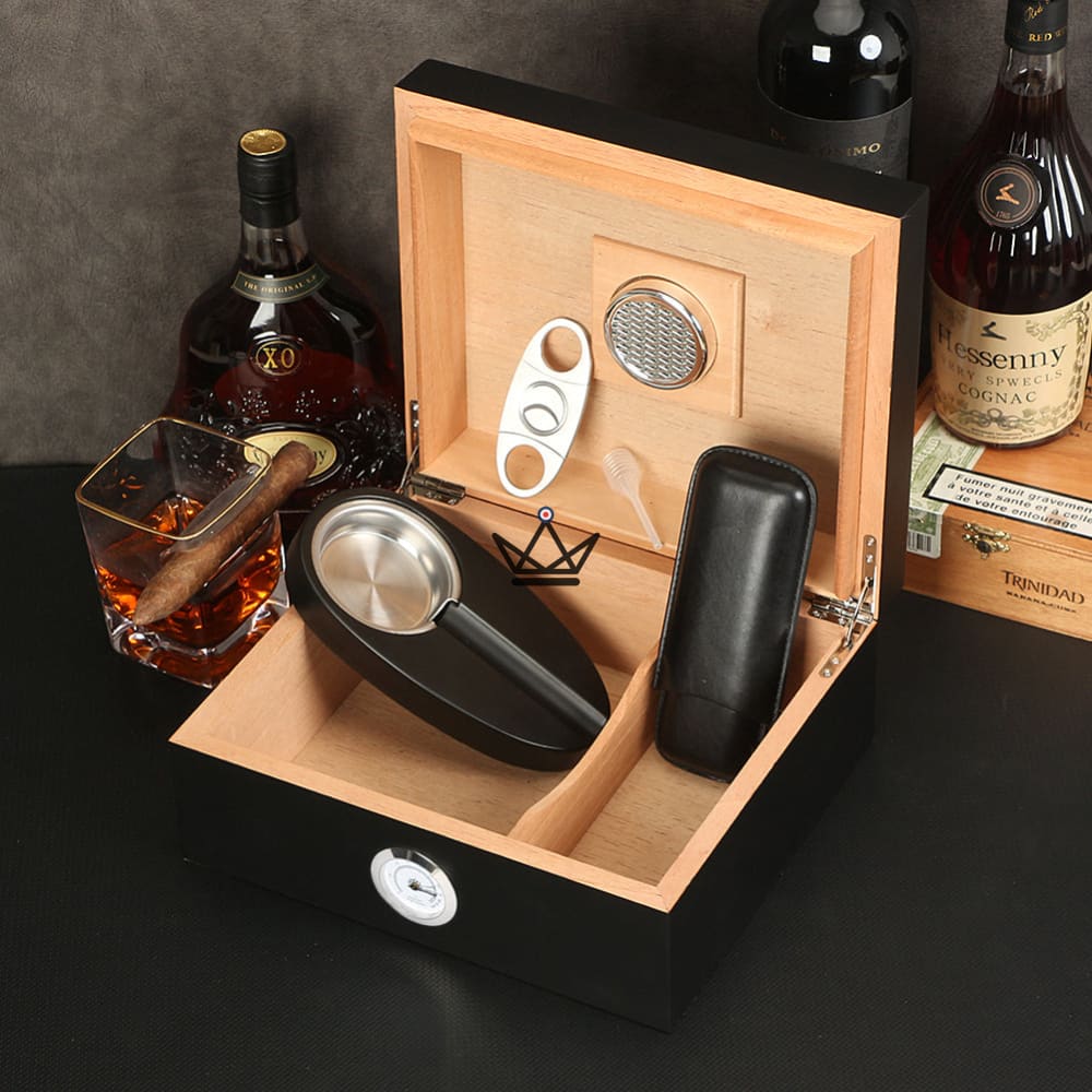 Humidor de cigarros FIFTY LUNARIS: humidor de cedro para 50 cigarros, estuche de piel de vacuno para 2 cigarros, cenicero, cortapuros, higrómetro y humidificador Humidor de cigarros FIFTY LUNARIS: humidor de cedro para 50 cigarros, estuche de piel de vacuno para 2 cigarros, cenicero, cortapuros, higrómetro y humidificador