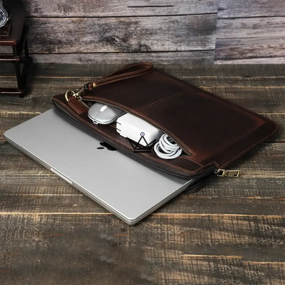 Personalisierbare Lederhülle für MacBook AIR & PRO – Voyageur Centurion – Ansicht 4