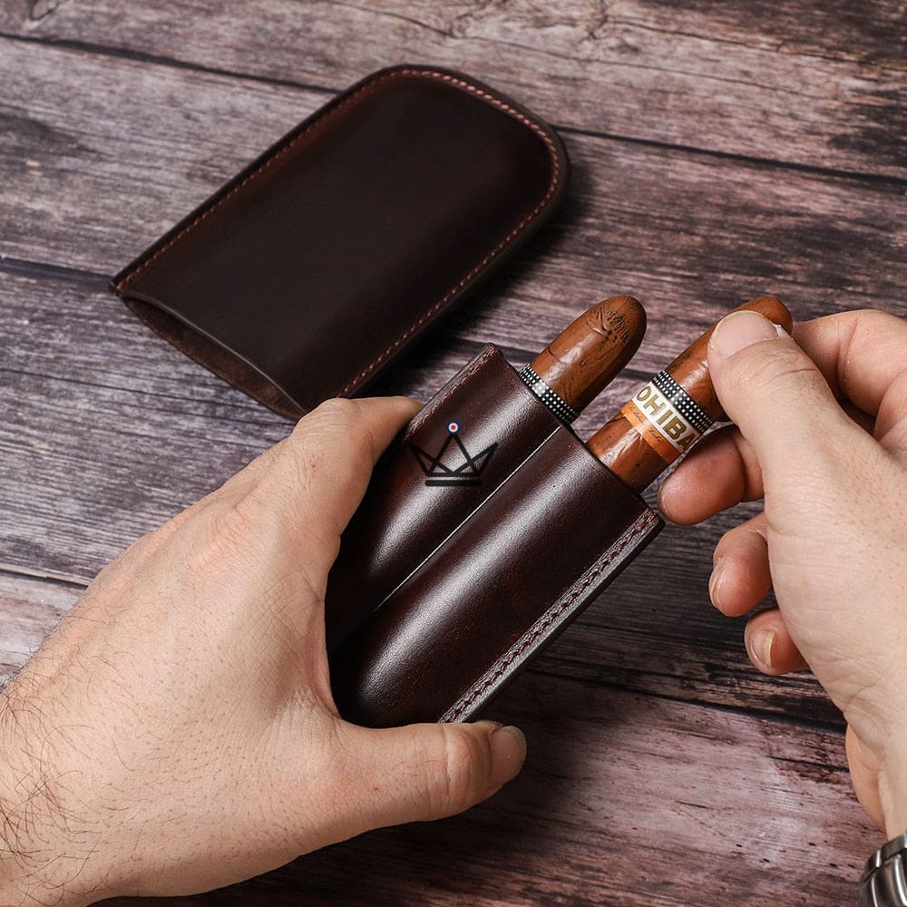 Personalized Leather Cigar Case — Voyager Classic | 1, 2 or 3 cigars — view 4