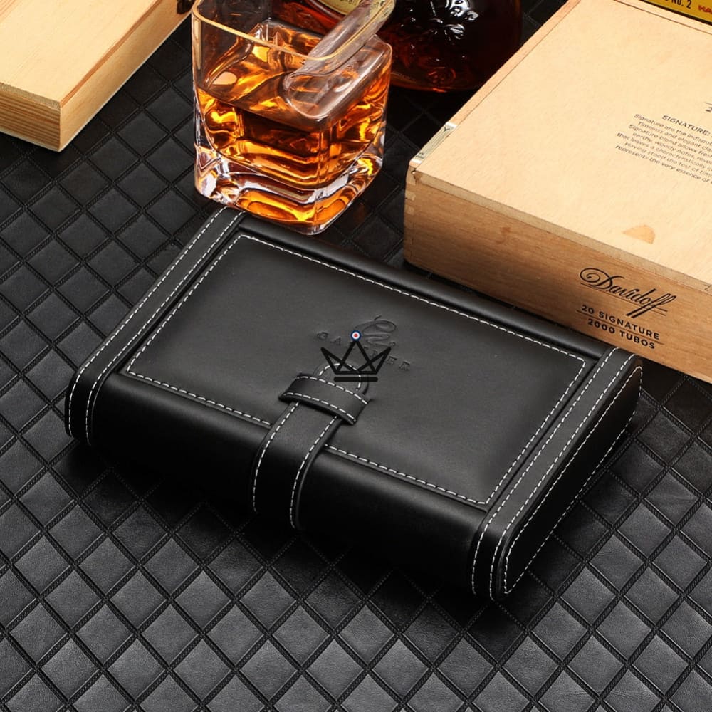 HUTCH Cigar Case — Cow Leather & Cedar, 4 Cigars, 21.5 × 15.2 × 4.2 cm — view 3