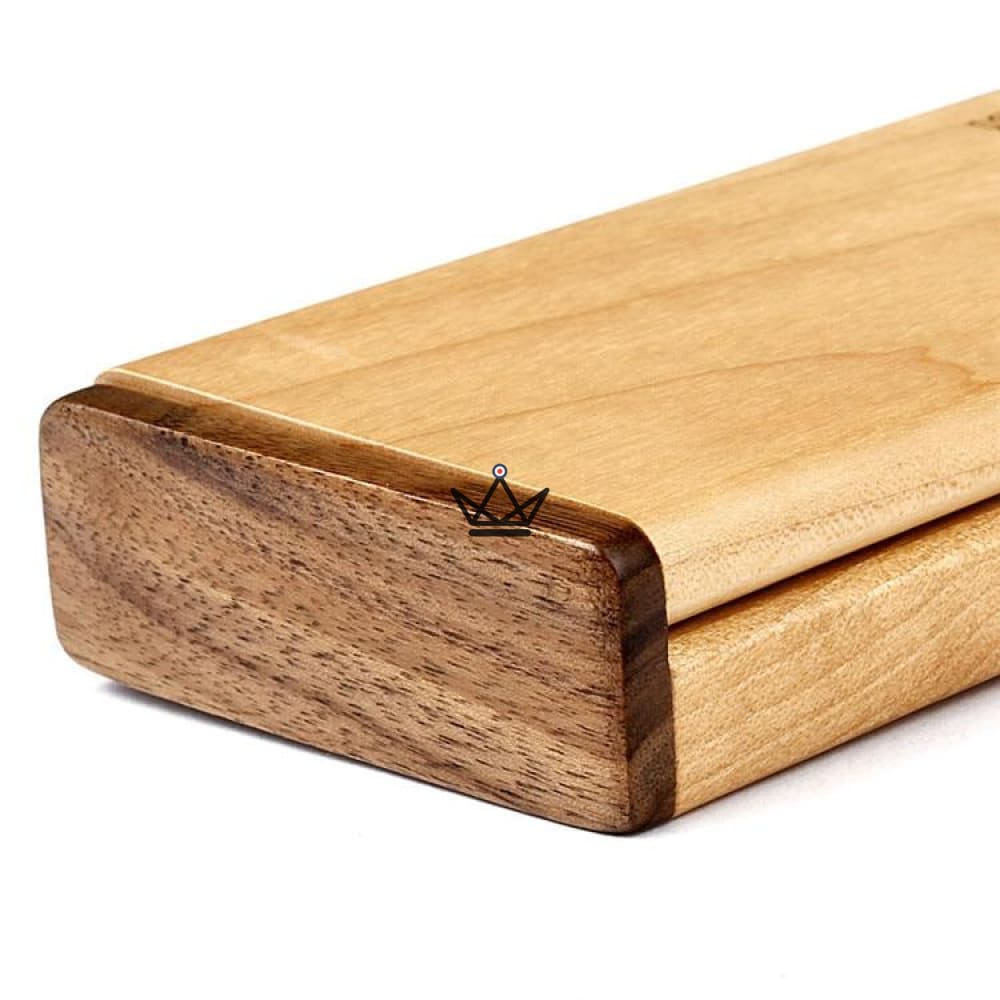 Holzbox mit integrierter Halterung für Apple Pencil – Ansicht 2