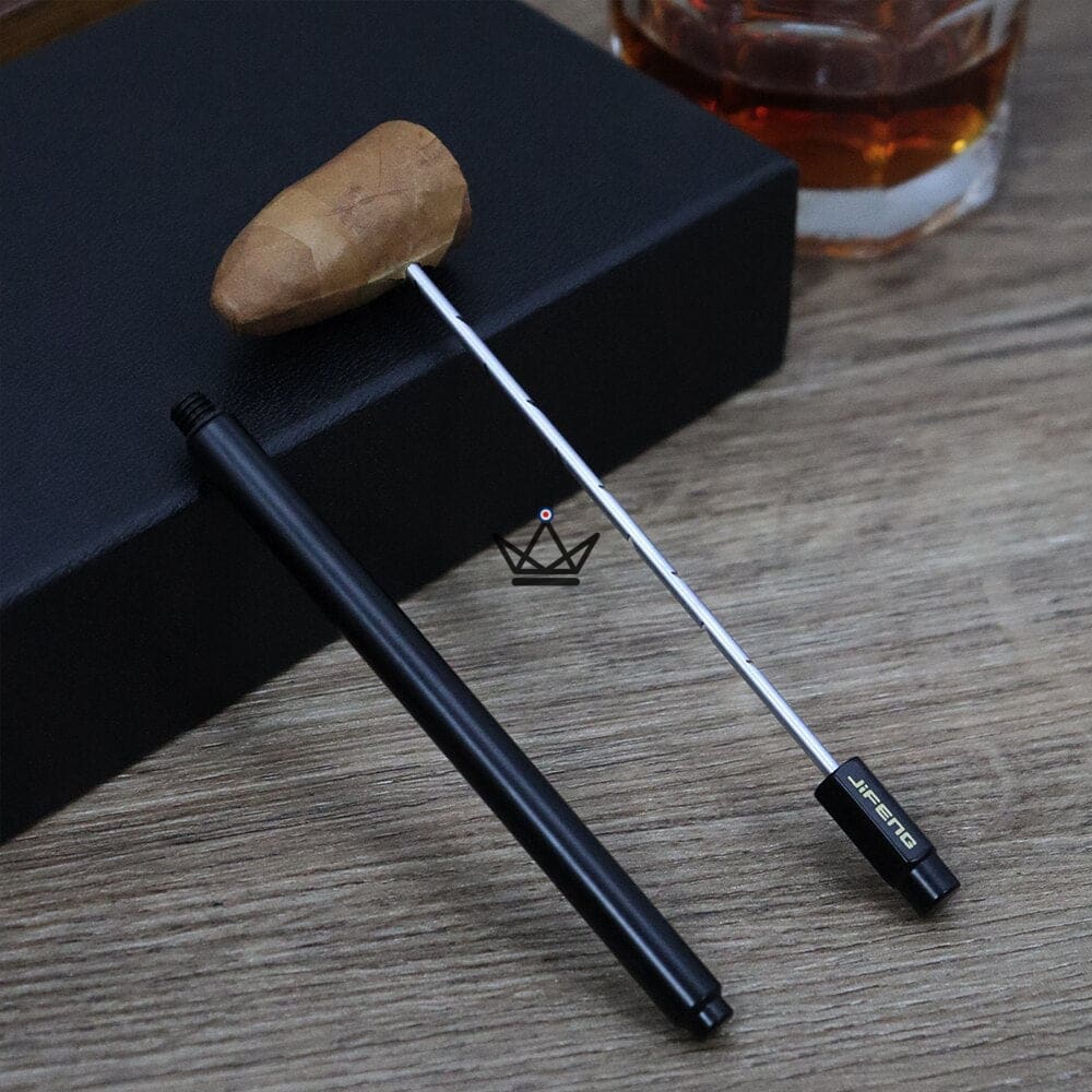 Punzón para cigarros Ultimate Draw — Acero inoxidable, hojas de precisión, 88 g, dorado o negro | Estuche de regalo incluido Punzón para cigarros Ultimate Draw — Acero inoxidable, hojas de precisión, 88 g, dorado o negro | Estuche de regalo incluido