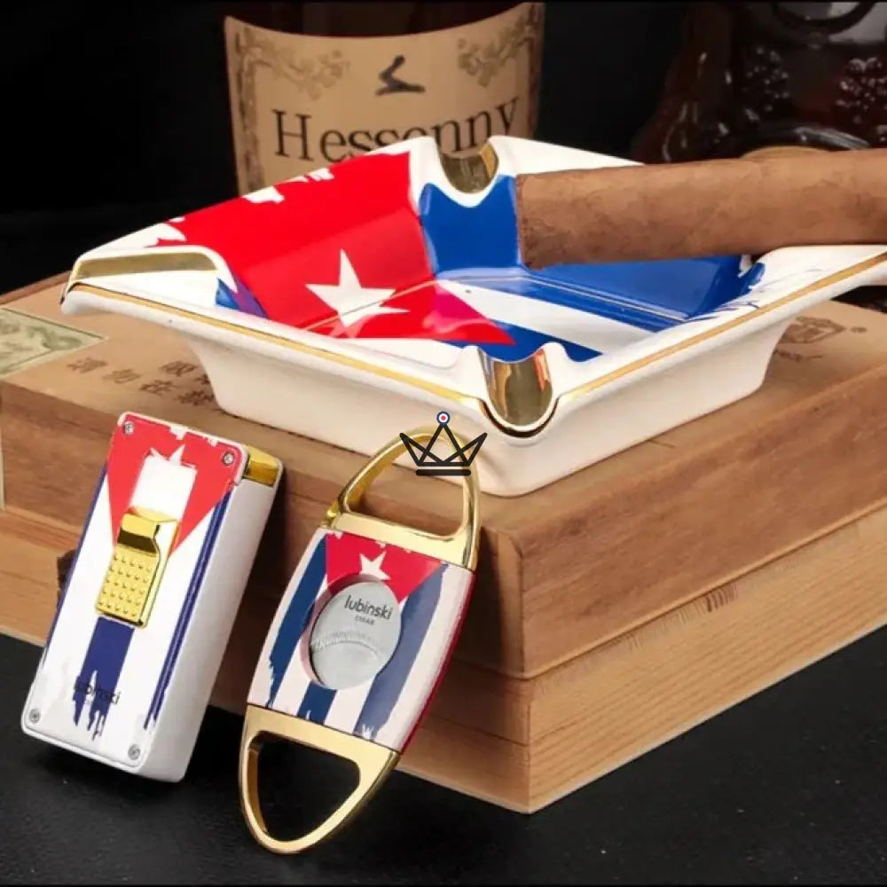 Paquete de accesorios para cigarros de lujo MAESTRO STARS: cenicero de cerámica + encendedor + cortador | Acabado dorado. Paquete de accesorios para cigarros de lujo MAESTRO STARS: cenicero de cerámica + encendedor + cortador | Acabado dorado.
