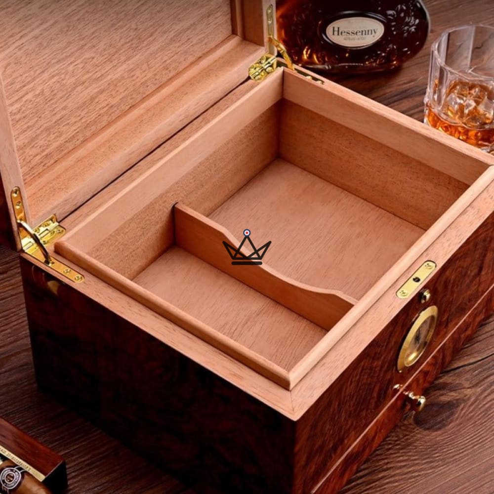 KING ARTHUR Deluxe Cigar Humidor — Lacquered, Spanish Cedar, Hygrometer & Lock | Luxury — view 3