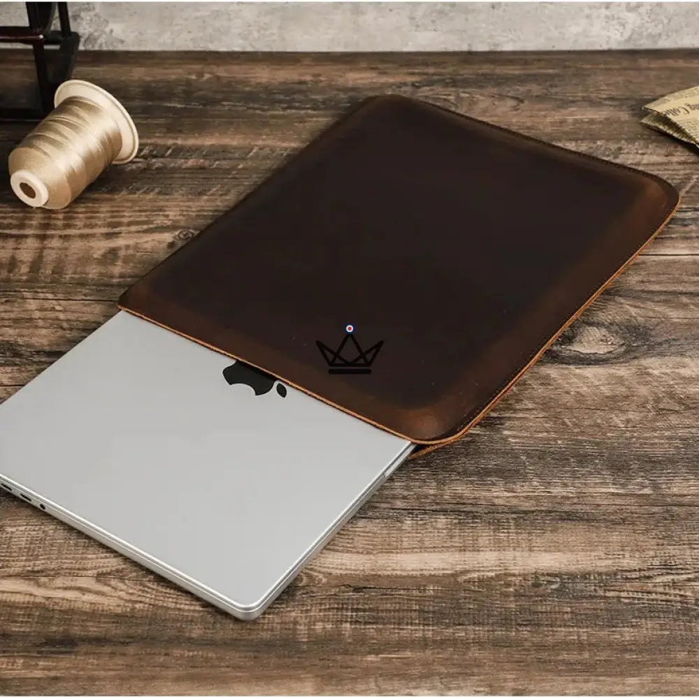 Personalisierbare Macbook-Hülle aus Leder 13"-14" - Voyageur SKIN – Ansicht 5