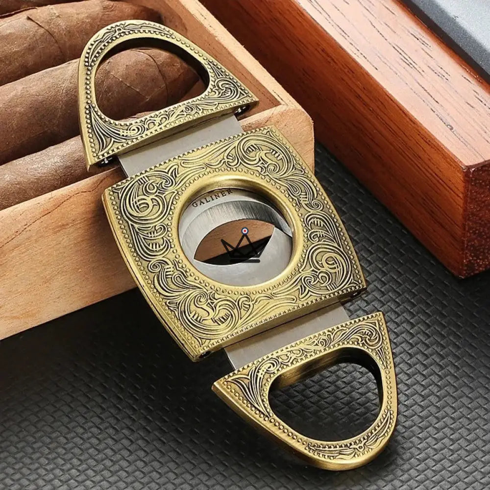 Héritage Edition Cigar Cutter — Vintage Gold or Original Gray, 9.4 x 4.4 cm Héritage Edition Cigar Cutter — Vintage Gold or Original Gray, 9.4 x 4.4 cm
