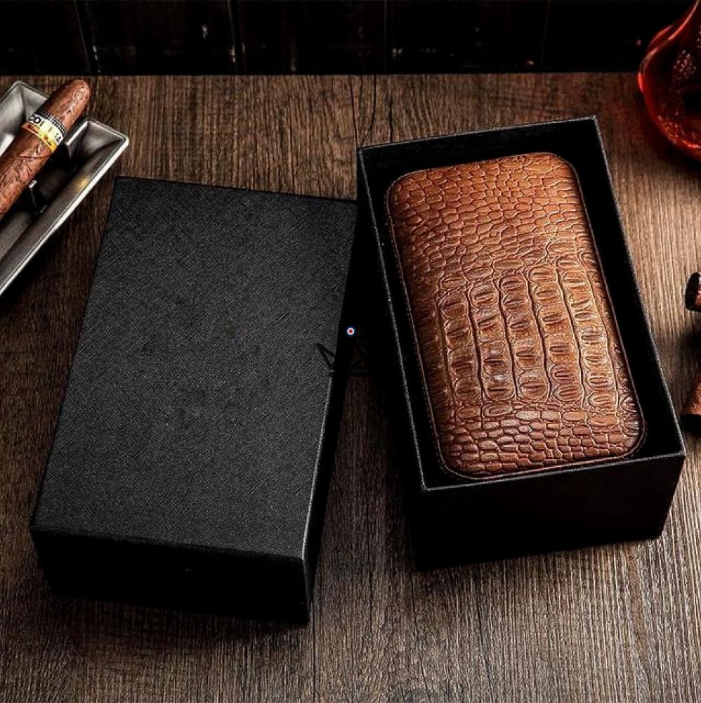 CLINT CROCO Cigar Case — Croc-Embossed Cowhide Leather, 6 Cigars, Integrated Humidifier — view 3