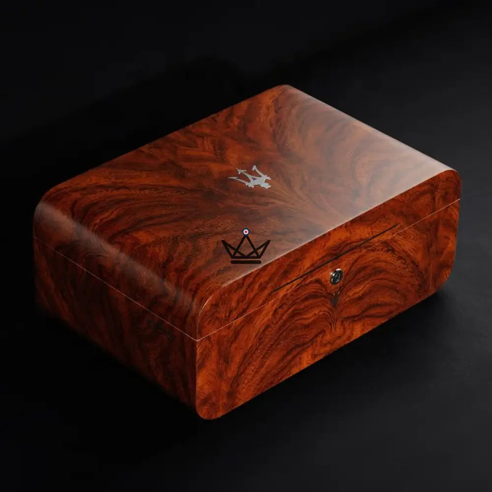 Humidor de cigarros Poseidon Trident: cedro español, acabado piano, 150 cigarros, cerradura, higrómetro y humidificador