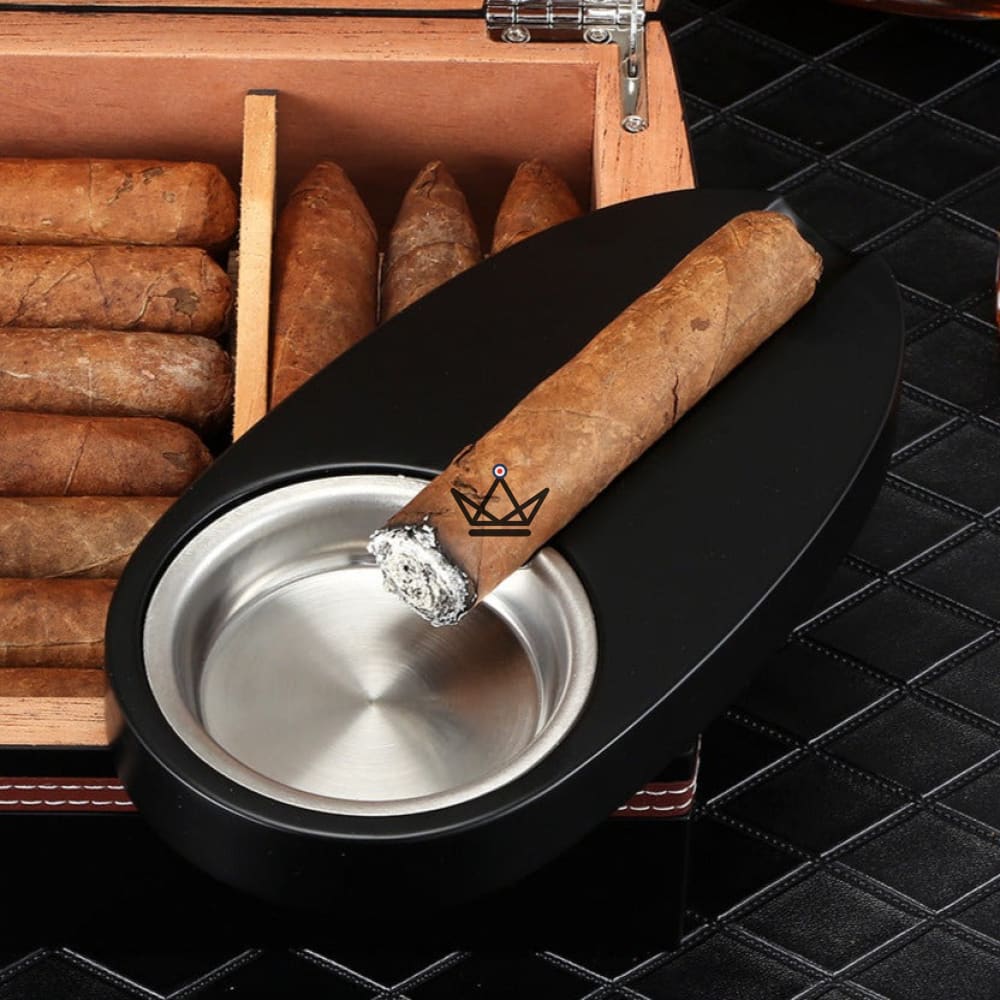 Zigarrenkiste STARS Essential – Zedernholz-Humidor für 30 Zigarren, Aschenbecher, Zigarrenschneider, Hygrometer & Befeuchter – Ansicht 5