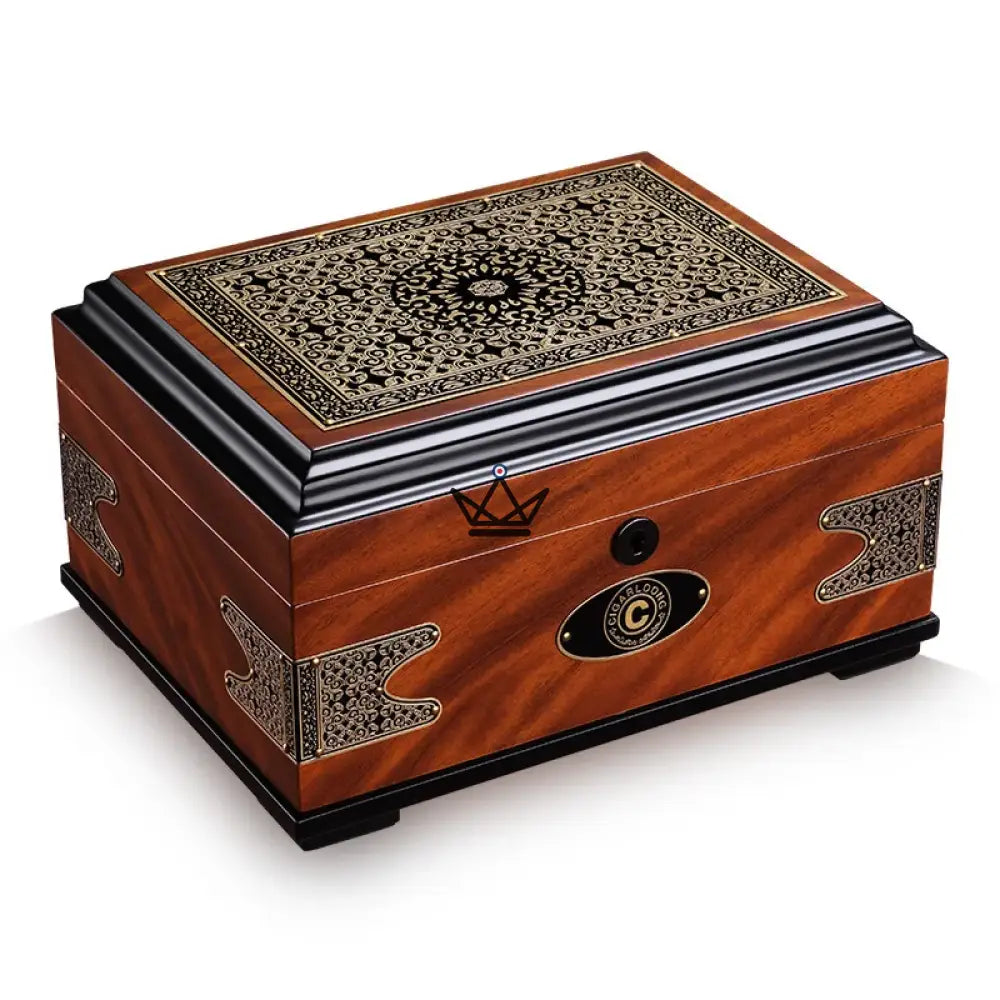 Humidor de cigarros Reliquia Antiqua: cedro español, tapa estilo baúl grabada en oro y negro vintage, 50 cigarros, cierre seguro Humidor de cigarros Reliquia Antiqua: cedro español, tapa estilo baúl grabada en oro y negro vintage, 50 cigarros, cierre seguro