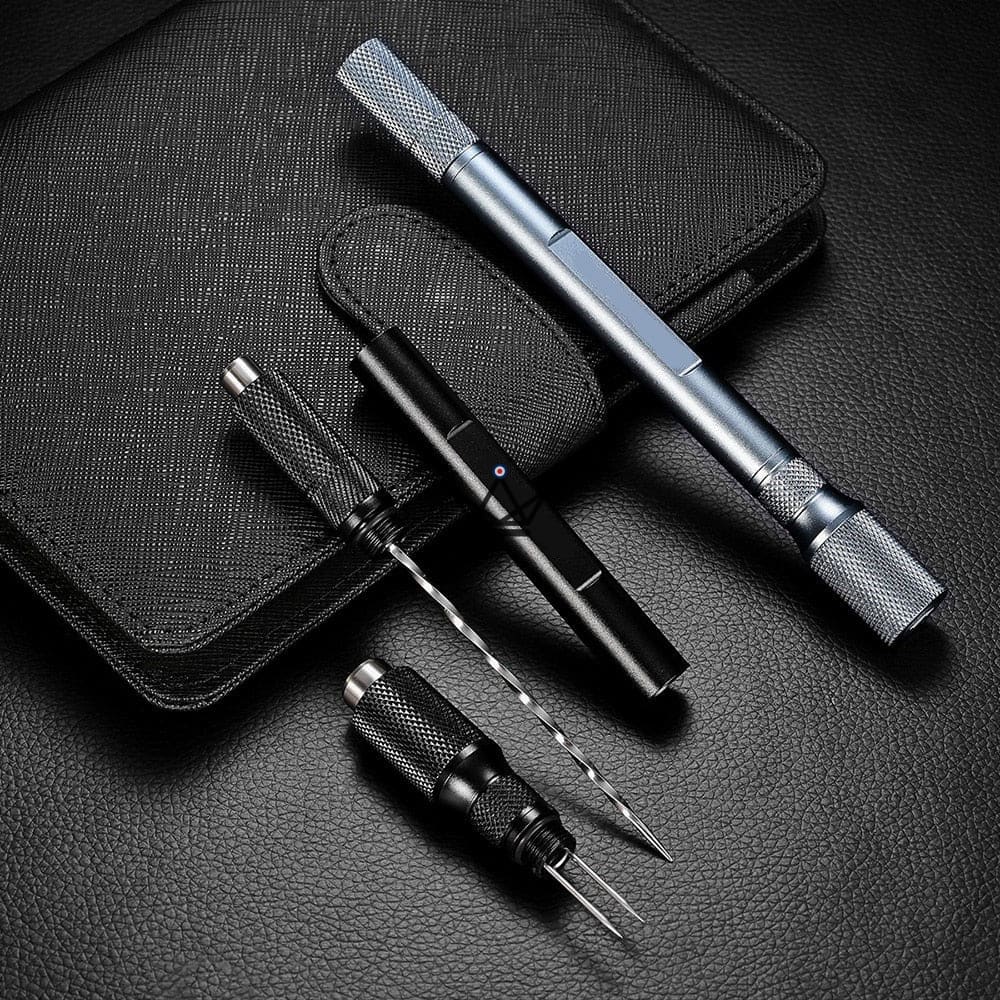 Draw — 2-in-1 Zigarren-Zugwerkzeug, Locher & Nadel aus Edelstahl, Schwarz oder Silber | Inklusive Sammleretui Draw — 2-in-1 Zigarren-Zugwerkzeug, Locher & Nadel aus Edelstahl, Schwarz oder Silber | Inklusive Sammleretui