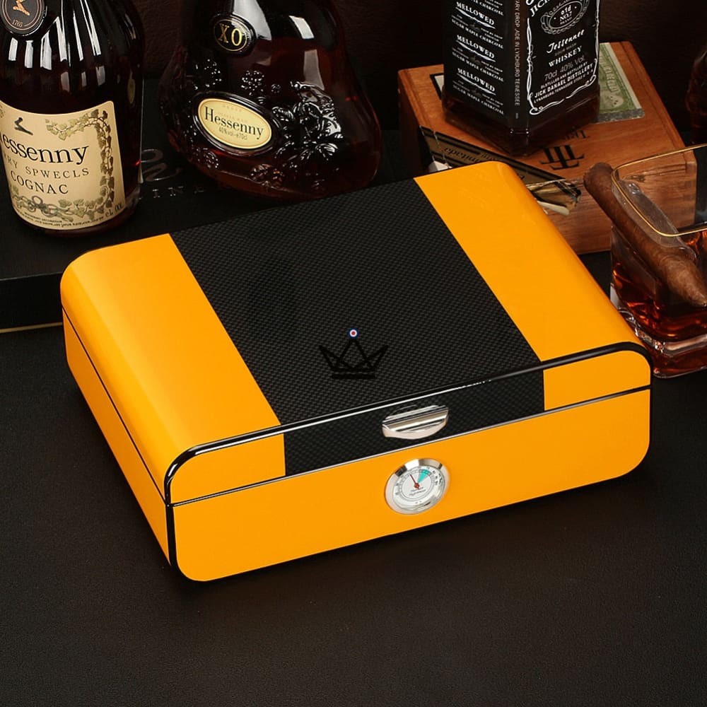 Humidor de cigarros Sanctuarium Carbon: fibra de carbono y amarillo, cedro español, higrómetro frontal, humidificador magnético, ~40 cigarros
